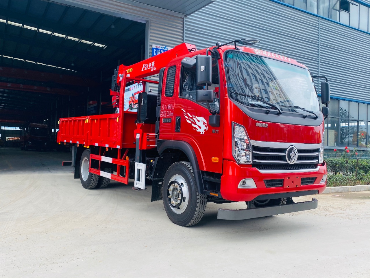 國六重汽長(zhǎng)威8噸四節(jié)直臂吊機(jī)隨車吊
